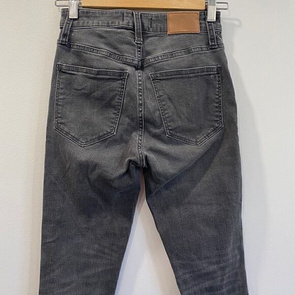 Madewell Curvy High-Rise Skinny Jeans in Black Sea - Picture 9 of 14